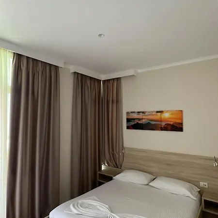 Jon Hotel