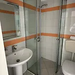 Jon Hotel 3*