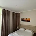 Jon Hotel